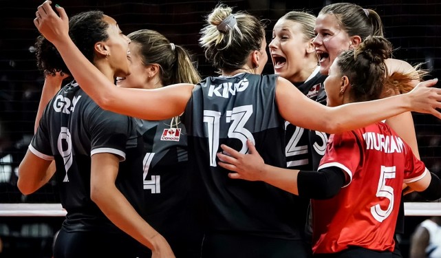 冰球常规赛焦点战：中原麒麟队翻盘云贵旋风队，外线火力全开。外援联手发威-爱游戏官网