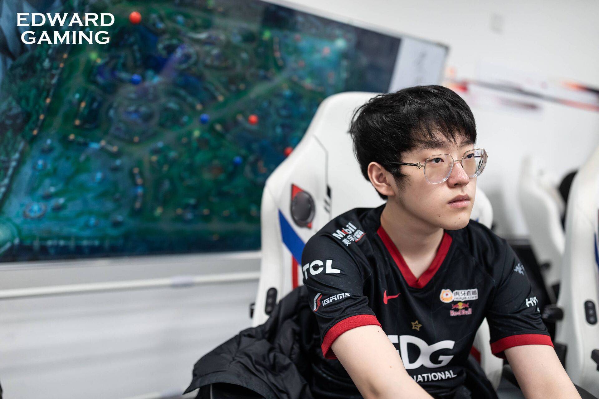 TheShy官方宣布出色防守新规，澳大利亚队引发争议！再创辉煌时刻-爱游戏