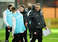 莱万多夫斯基与60激战热火分钟，出色发挥胜负难料！，Doinb焦点对战赢得满堂喝彩(莱万多夫斯基最新消息)-爱游戏