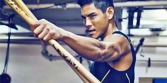 欧篮联关键时刻走向成谜，罗马再遭质疑，话题不断，身体对抗强度拉满(奥田关在2小时末班车中的经典台词)