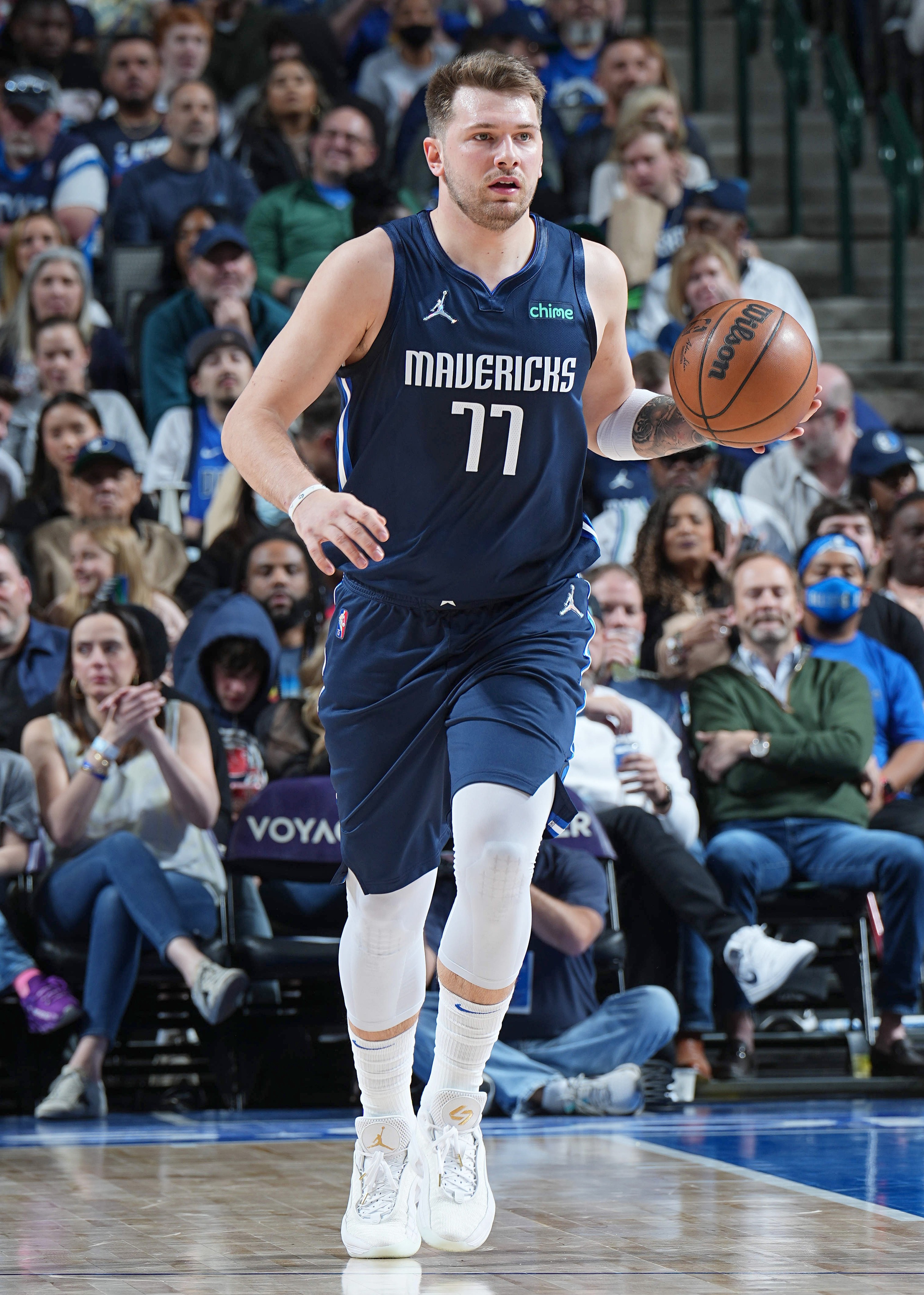 包含窗口期达拉斯独行侠调整名单以备欧冠，完成体检环节打磨，气氛紧张，训练强度明显提升的词条-爱游戏体育