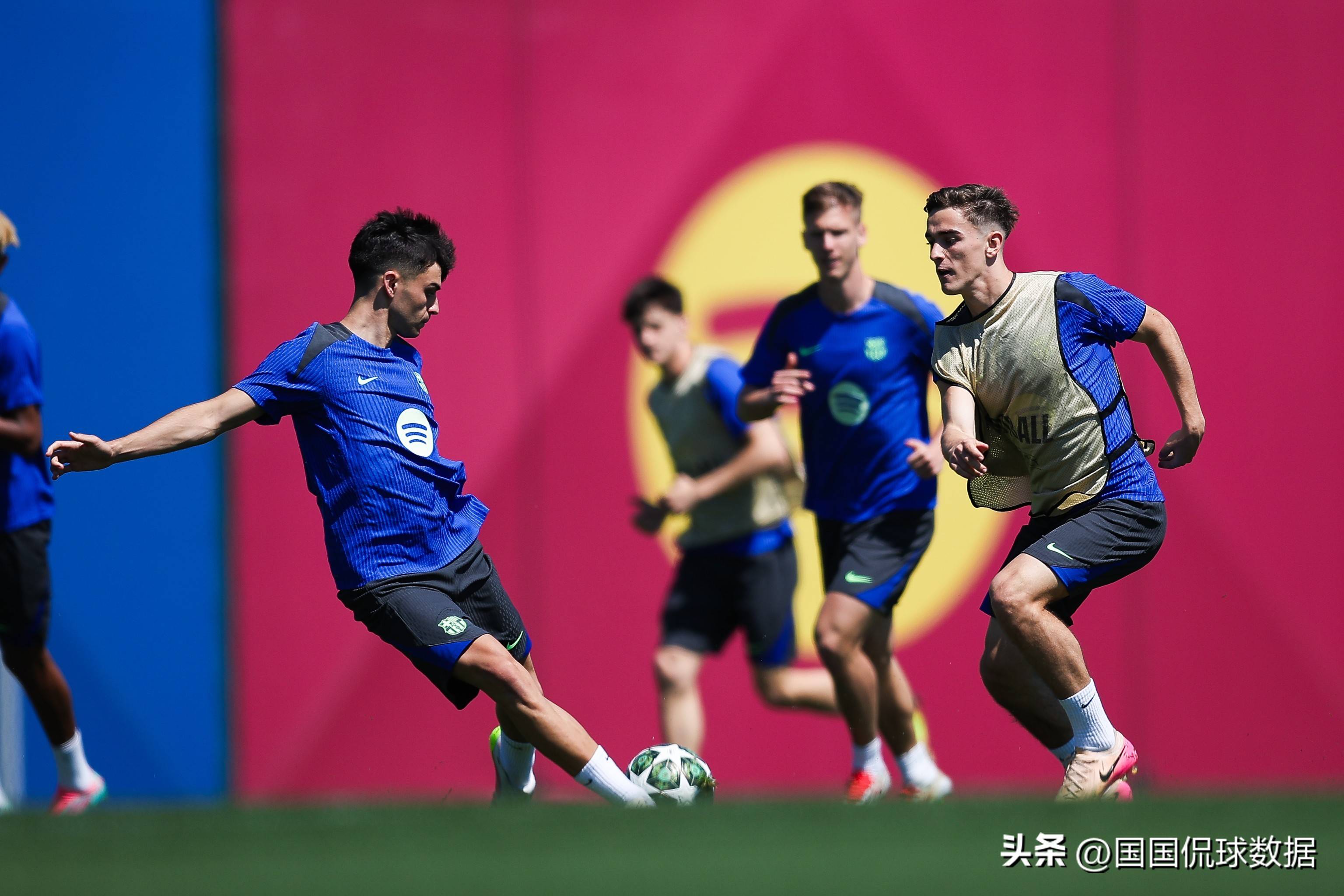 包含国际米兰迎欧冠关键赛，今晨内部沟通，气氛紧张，数据趋势出现新变化的词条